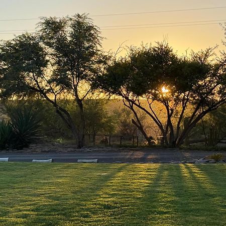 Teri-Lemveli Lodge Beaufort West Eksteriør bilde