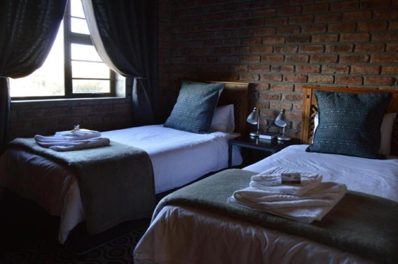Teri-Lemveli Lodge Beaufort West Eksteriør bilde