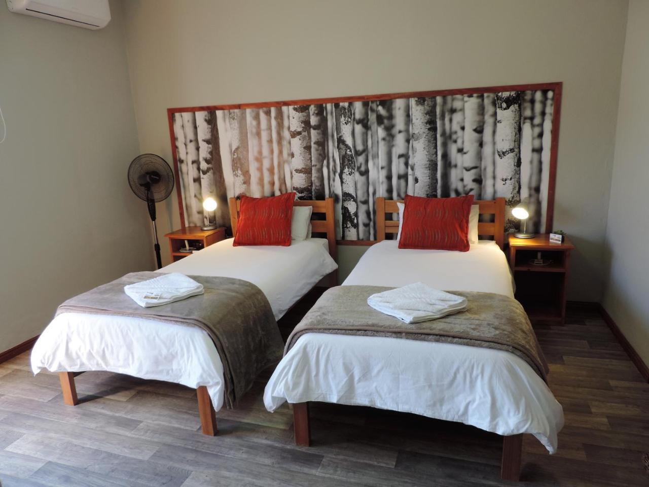 Teri-Lemveli Lodge Beaufort West Eksteriør bilde